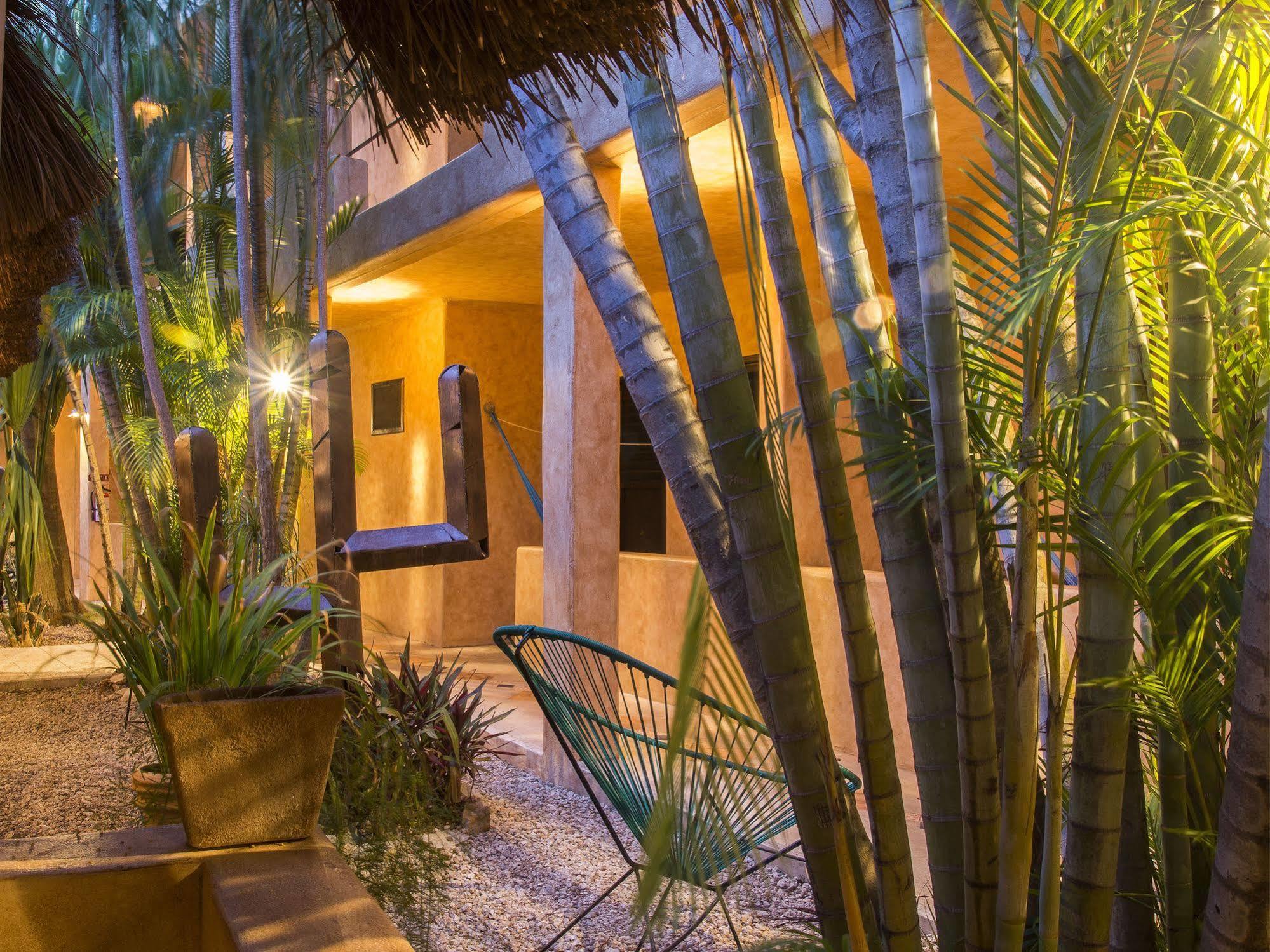 Hotel Barrio Latino Playa del Carmen Buitenkant foto